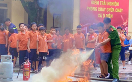 Xã Ô Diên tổ chức hoạt động trải nghiệm phòng cháy chữa cháy, cứu nạn cứu hộ và phòng chống đuối nước cho học sinh