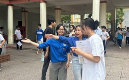 Sáng nay (29/5), gần 4.800 thí sinh Hà Đông làm thủ tục dự thi vào lớp 10