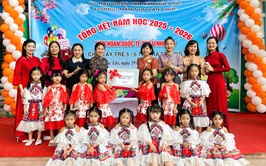 Lãnh đạo xã Phúc Lộc thăm, tặng quà các cháu thiếu nhi nhân dịp Tết Thiếu nhi 1/6