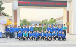 Tuổi trẻ công an xã Nam Phù đồng hành cùng thí sinh, góp phần bảo đảm kỳ thi vào lớp 10 an toàn, nghiêm túc