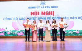 Xã Vân Đình công bố các Quyết định về công tác cán bộ