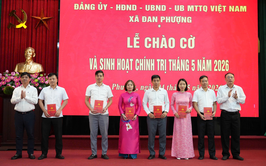 Lễ chào cờ và sinh hoạt chính trị tháng 5.
