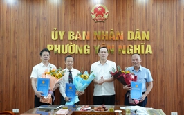 Phường Yên Nghĩa công bố và trao quyết định về công tác cán bộ