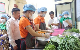 SIẾT CHẶT AN TOÀN THỰC PHẨM TẠI CÁC TRƯỜNG HỌC CÓ TỔ CHỨC ĂN BÁN TRÚ Ở PHÚ XUYÊN