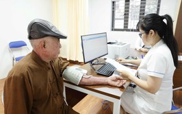Khám sức khỏe định kỳ hoặc khám sàng lọc miễn phí mỗi người ít nhất một lần trong năm