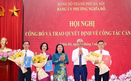 Phường Nghĩa Đô công bố và trao quyết định về công tác cán bộ