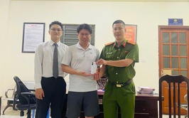 Công an phường Xuân Đỉnh phát huy tinh thần “Ba nhất” tích cực hỗ trợ tìm lại điện thoại cho công dân Nhật Bản đánh rơi tại Công viên Hòa Bình