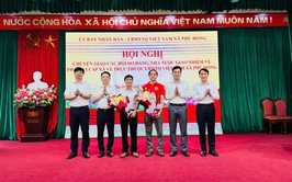 Hội nghị công bố Quyết định về việc chuyển giao các hội do Đảng, Nhà nước giao nhiệm vụ về trực thuộc Ủy ban MTTQ Việt Nam xã Phù Đổng.