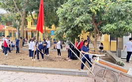 Thầy và trò THCS Võng Xuyên chung tay làm đẹp cảnh quan trường học