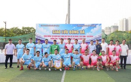 Sôi nổi giao lưu bóng đá giữa UBND xã Bát Tràng và UBND xã Phù Đổng