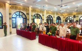 Công an xã Hòa Phú: Lễ công bố quyết định thăng cấp bậc hàm, nâng lương năm 2026 cho cán bộ, chiến sĩ đủ điều kiện theo quy định