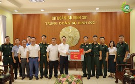 ĐOÀN CÔNG TÁC XÃ PHÚ CÁT THĂM, ĐỘNG VIÊN CHIẾN SĨ MỚI TẠI TRUNG ĐOÀN 692