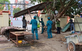 Xã Tiến Thắng kiên quyết giải tỏa, di dời các gian hàng kinh doanh vi phạm tại sân Đình thôn Văn Lôi