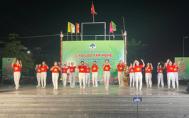 Hội người cao tuổi xã Ô Diên tổ chức chương trình văn nghệ chào mừng 85 năm ngày thành lập Hội.
