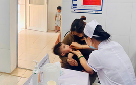Hơn 3.000 trẻ em xã Ô Diên được uống Vitamin A miễn phí nhân Ngày Vi chất dinh dưỡng