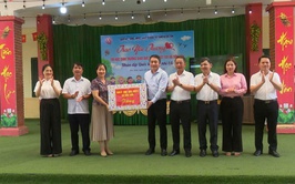 LÃNH ĐẠO XÃ SÓC SƠN THĂM, TẶNG QUÀ NHÂN DỊP TẾT THIẾU NHI 1/6 TẠI TRƯỜNG GIÁO DỤC TRẺ KHUYẾT TẬT