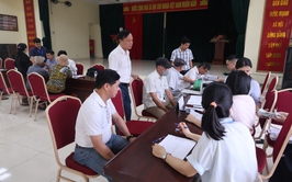 Ban quản lý dự án đầu tư hạ tầng xã Hòa Phú tổ chức chi trả hơn 2 tỷ đồng tiền bồi thường, hỗ trợ và tái định cư thực hiện dự án đường từ Chợ Sẽ đi Đồng Lạc, tỉnh lộ 429