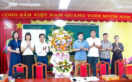 Lãnh đạo xã Thượng Phúc thăm, động viên Hội đồng coi thi và 581 thí sinh tại điểm thi Trường THPT Lý Tử Tấn