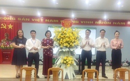 Đoàn công tác UBND xã Phúc Lộc đến thăm, tặng quà tại điểm thi tốt nghiệp THPT năm 2026 trên địa bàn xã