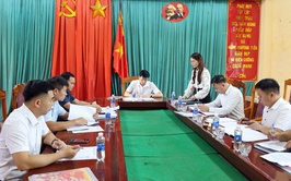 Đoàn công tác của Đảng ủy đã kiểm tra tại thôn Nam Hài
