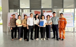 Xã Thiên Lộc tổ chức Đoàn đi kiểm tra cơ sở vật chất và tặng quà động viên 3 điểm thi tốt nghiệp THPT năm 2026 trên địa bàn xã.