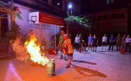 Tuyên truyền kiến thức, kỹ năng phòng cháy chữa cháy (PCCC) tại các khu dân cư, tổ dân phố trên địa bàn phường Đống Đa.