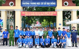 THẠCH THẤT: HƠN 100 TÌNH NGUYỆN VIÊN ĐỒNG HÀNH CÙNG THÍ SINH TRONG NGÀY THI ĐẦU TIÊN