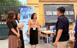 Đồng Thị Nga - UVBTV, Phó Chủ tịch UBND xã kiểm tra các điểm thi THPT trên địa bàn ngay đầu giờ sáng môn thi đầu tiên