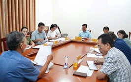 Đồng chí Nguyễn Thanh Bình - Bí thư Đảng ủy, Chủ tịch HĐND xã tiếp công dân định kỳ tháng 6