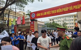 TUỔI TRẺ CÔNG AN PHƯỜNG BẠCH MAI ĐỒNG HÀNH CÙNG SĨ TỬ TRONG KỲ THI TỐT NGHIỆP THPT NĂM 2026