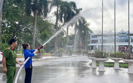 THANH NIÊN PHƯỜNG BẠCH MAI TRẢI NGHIỆM PHƯƠNG TIỆN PHÒNG CHÁY, CHỮA CHÁY VÀ CỨU NẠN, CỨU HỘ