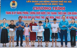Công đoàn xã Phúc Thọ tổ chức chương trình trang bị kỹ năng phòng, chống đuối nước cho thanh thiếu nhi