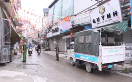 Công an xã Phú Nghĩa tiếp tục thực hiện giải quyết điểm nghẽn trật tự đô thị, trật tự công cộng tại chợ Trường Yên