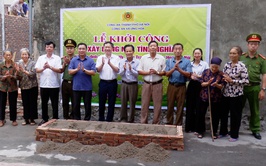 Công an xã Ứng Hòa khởi công xây dựng nhà tình nghĩa cho hộ gia đình thôn Trạch Bái.