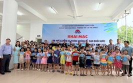 Phường Long Biên khai mạc lớp phổ cập bơi và phòng chống tai nạn đuối nước cho học sinh năm 2026
