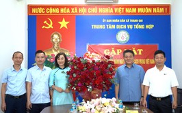 CÁC ĐỒNG CHÍ LÃNH ĐẠO XÃ THĂM, CHÚC MỪNG TRUNG TÂM DỊCH VỤ TỔNG HỢP NHÂN NGÀY BÁO CHÍ CÁCH MẠNG VIỆT NAM