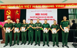 Ban Chỉ huy Quân sự phường Phú Thượng tổ chức Hội nghị trao quyết định thăng quân hàm, nâng lương sĩ quan dự bị, quân nhân chuyên nghiệp năm 2026