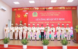 Tin truyền  hình: Công an xã Phú Nghĩa tổ chức chào cờ đầu tháng và công bố quyết định thăng cấp bậc hàm, nâng bậc lương năm 2026