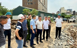 Lãnh đạo phường kiểm tra tiến độ dự án trạm bơm phú thượng, yêu cầu đẩy nhanh tiến độ thi công, đưa 02 máy bơm vào vận hành trước ngày 15/6