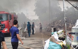 Cháy bãi tập kết phế liệu tại xã Phúc Lộc