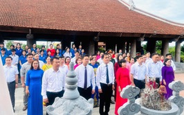 Lễ dâng hương và trồng cây lưu niệm tại đình Vân Cốc nhân kỷ niệm 1 năm thành lập xã Phúc Lộc (01/7/2025 - 01/7/2026)