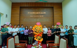 Lãnh đạo xã Gia Lâm chúc mừng Trung tâm Dịch vụ tổng hợp xã nhân kỷ niệm 101 năm Ngày Báo chí cách mạng Việt Nam