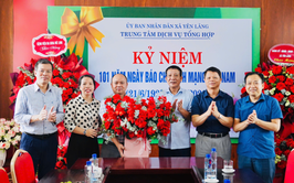 LÃNH ĐẠO XÃ YÊN LÃNG THĂM, CHÚC MỪNG TRUNG TÂM DỊCH VỤ TỔNG HỢP NHÂN DỊP KỶ NIỆM 101 NĂM NGÀY BÁO CHÍ CÁCH MẠNG VIỆT NAM