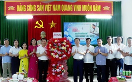 Lãnh đạo xã Ứng Hoà động viên, chúc mừng Trung tâm Dịch vụ tổng hợp xã nhân kỷ niệm 101 năm ngày báo chí cách mạng Việt Nam (21/6/1925 -21/6/2026).