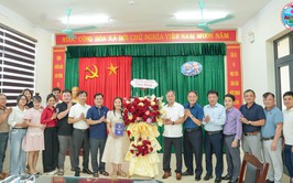 ĐẢNG ỦY - HĐND - UBND - UBMTTQ XÃ HƯNG ĐẠO THĂM, CHÚC MỪNG TRUNG TÂM DỊCH VỤ TỔNG HỢP XÃ NHÂN KỶ NIỆM 101 NĂM NGÀY BÁO CHÍ CÁCH MẠNG VIỆT NAM