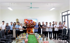 Lãnh đạo xã Mỹ Đức chúc mừng Trung tâm Dịch vụ tổng hợp xã nhân kỷ niệm 101 năm ngày Báo chí cách mạng Việt Nam ( 21/6/1925 – 21/6/2026)