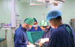 Bệnh viện đa khoa Ba Vì: Phẫu thuật thành công khối u nang buồng trứng nặng 4kg ở người bệnh 59 tuổi