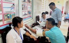 Trạm y tế phường Hà Đông khám, tư vấn sức khỏe miễn phí cho 580 lượt người cao tuổi