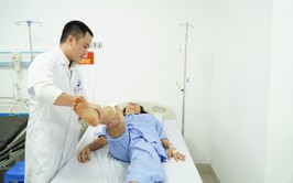 Thay khớp gối nhân tạo – Giải pháp hiệu quả cho bệnh nhân thoái hóa khớp gối nặng