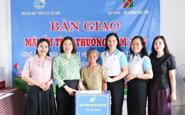 PHỤ NỮ SÓC SƠN KHÁNH THÀNH VÀ TRAO NHÀ MÁI ẤM TÌNH THƯƠNG